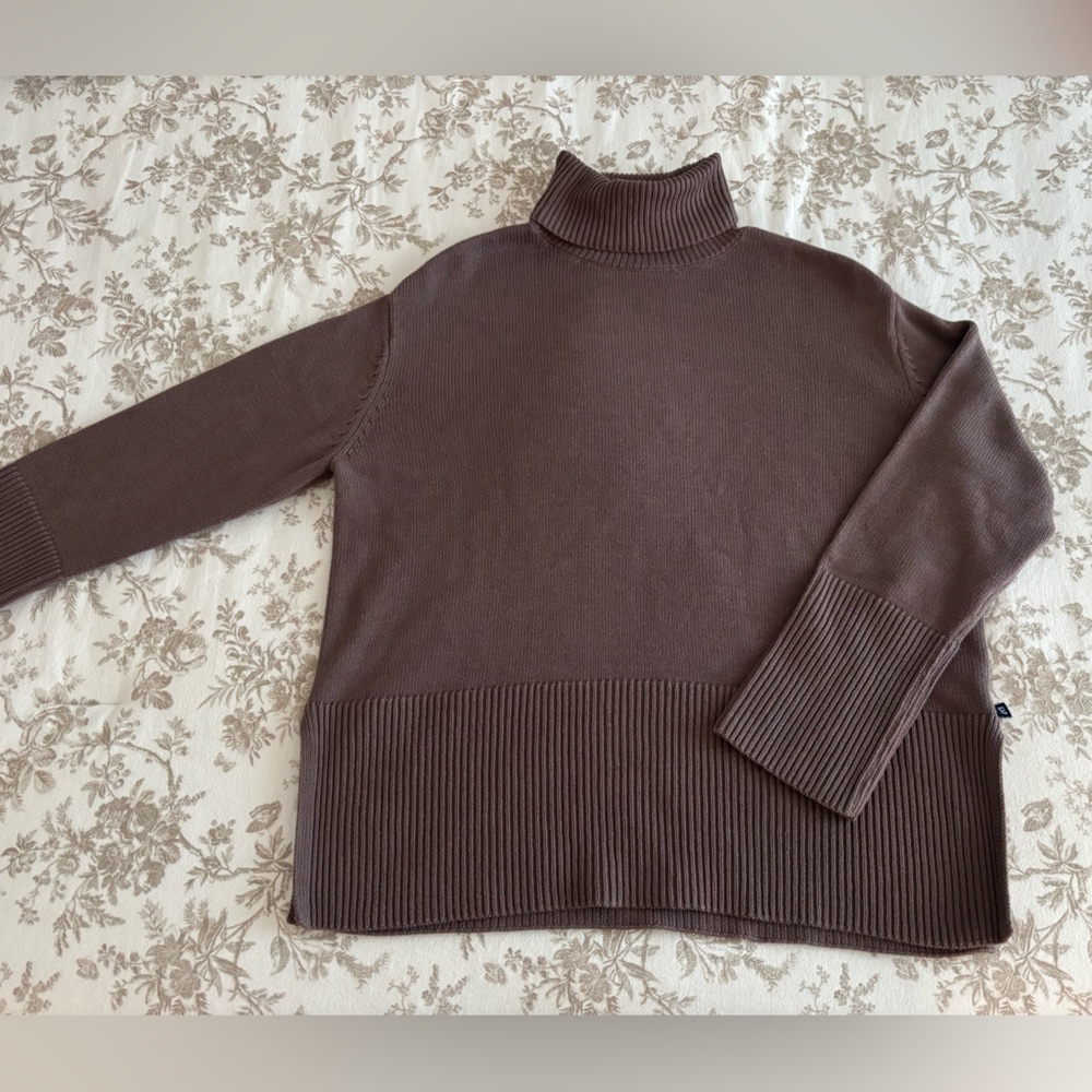 NWT Gap turtleneck sweater Size small